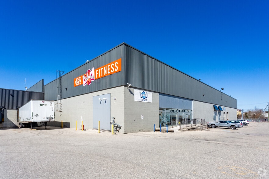 More Photos Of 560 Parkside Dr, Waterloo Warehouse For Lease