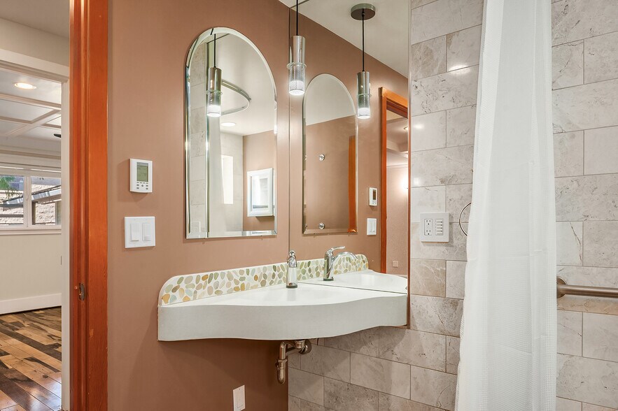 More Photos Of 1510 NE 170th St, Shoreline Apartments For Sale