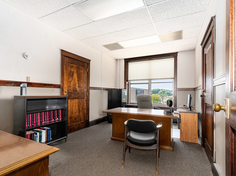 More Photos Of 628-630 Columbus St, Ottawa Loft Creative Space For Sale