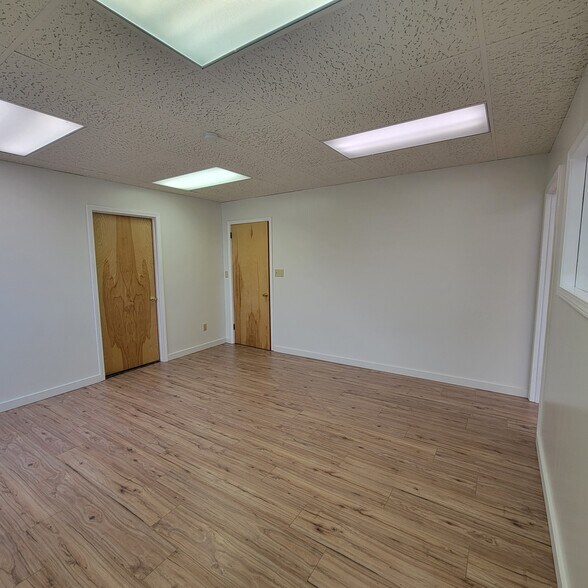 More Photos Of 303 E Paw Paw St, Paw Paw Office Residential For Lease