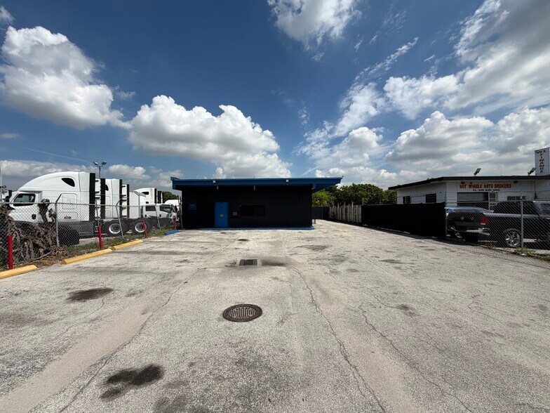 More Photos Of 3321 NW 79th St, Miami Land For Lease