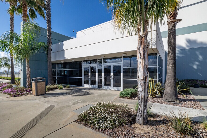 More Photos Of 17101 Heacock St, Moreno Valley Distribution For Lease