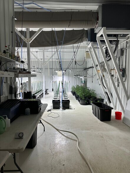 More Photos Of 1003 N Elm St, Tekonsha Distribution For Sale