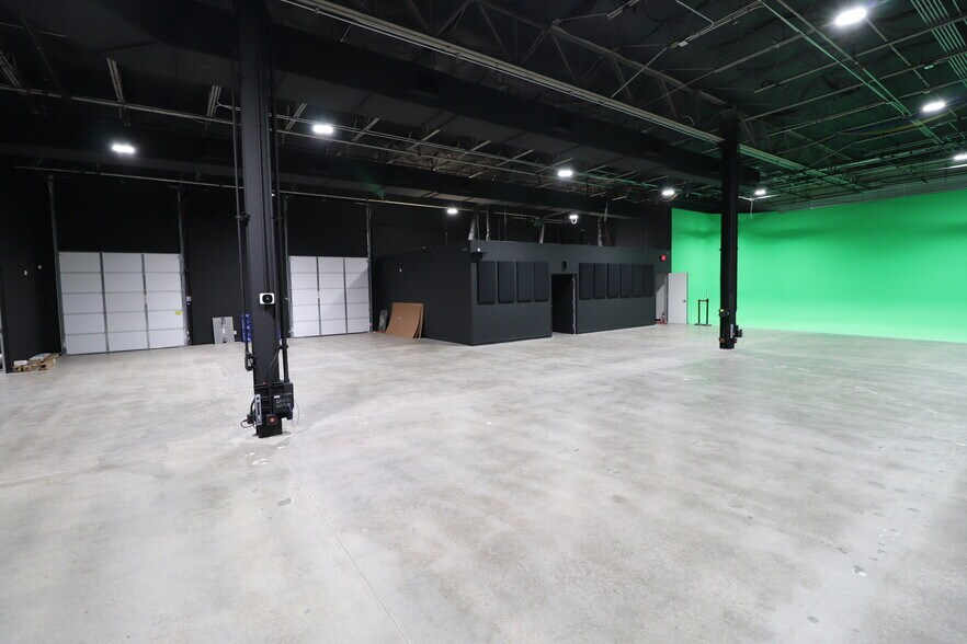 More Photos Of 2000 Westridge Dr, Irving Unknown For Lease