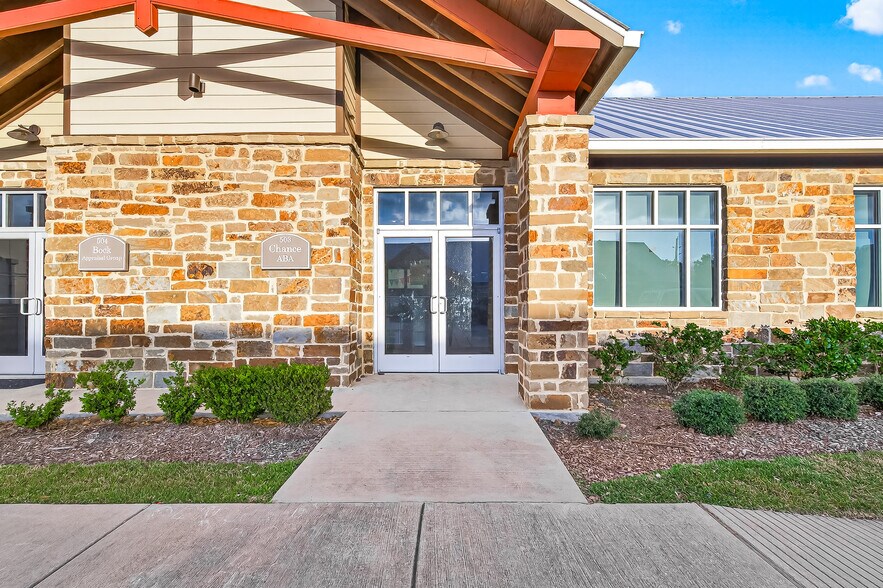 More Photos Of 5757 Flewellen Oaks Ln, Fulshear Office For Lease