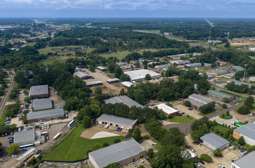 More Photos Of 207 Park Ct, Ridgeland Warehouse For Lease