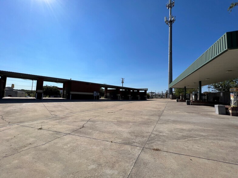 More Photos Of 523 Pan American Dr, Harker Heights Carwash For Sale