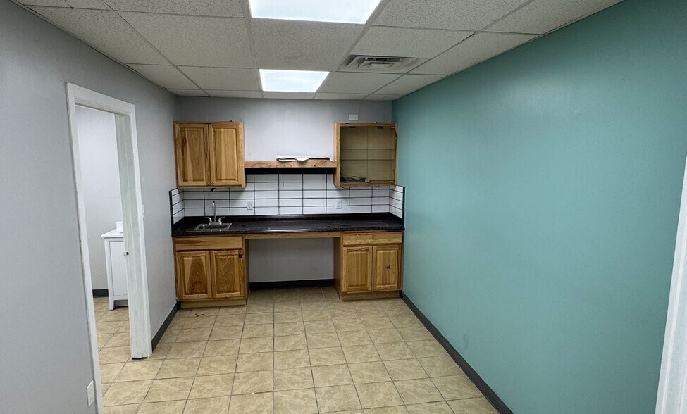 More Photos Of 200 Oak St NE, Albuquerque Medical For Lease