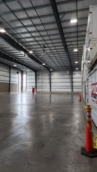 More Photos Of 2801 W Evergreen Dr, Appleton Warehouse For Lease