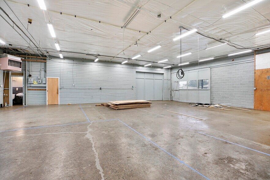 593 SE 1st Ave, Canby, OR 97013 Retail For Lease