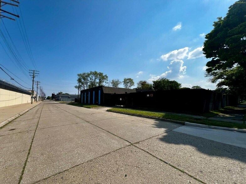 More Photos Of 6450 E Hancock St, Detroit Warehouse For Sale