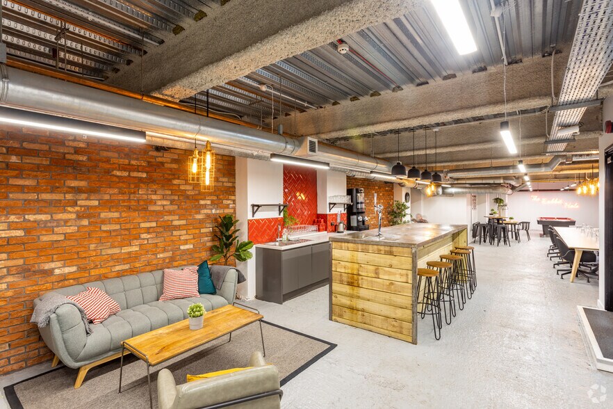 More Photos Of 72 Paris St, Exeter Office For Lease