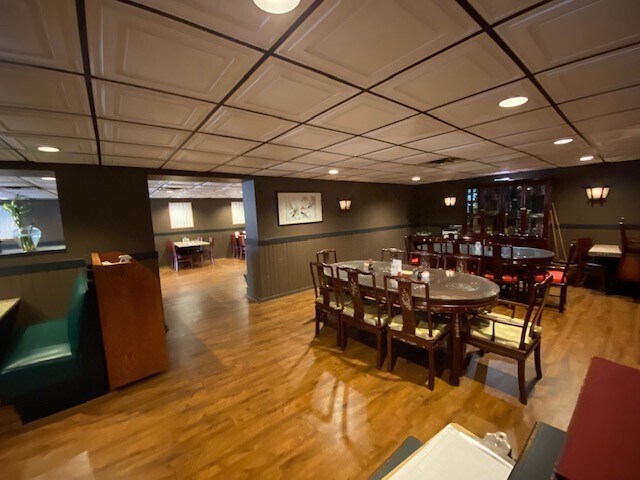 More Photos Of 1044 E 9th St, Lockport Restaurant For Sale