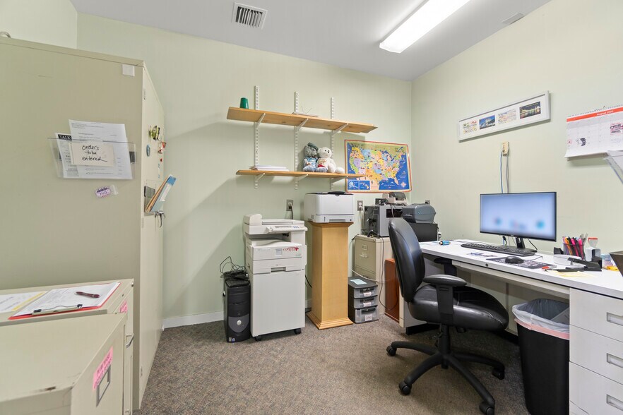 More Photos Of 410 S Main St, Pleasantville Office For Sale