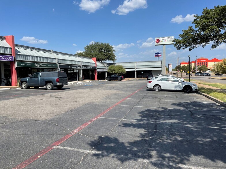 More Photos Of 5700-5730 Locke Ave, Fort Worth Unknown For Lease