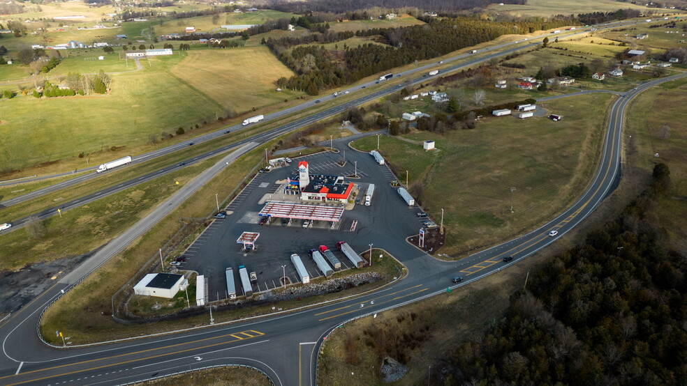 More Photos Of 10937 N Valley Pike, Broadway Restaurant For Lease