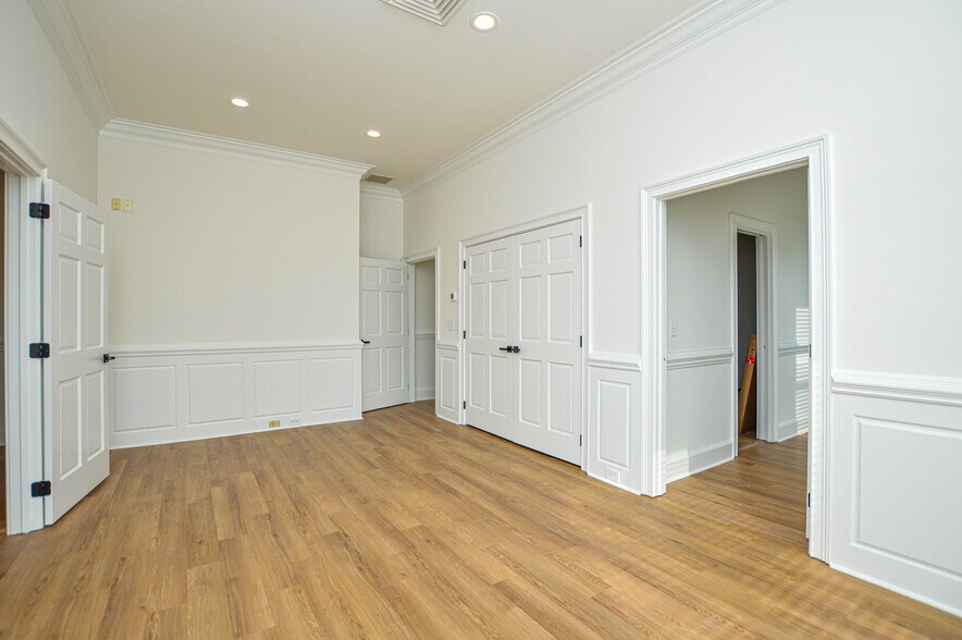 More Photos Of 21000 Torrence Chapel Rd, Cornelius Office Residential For Lease