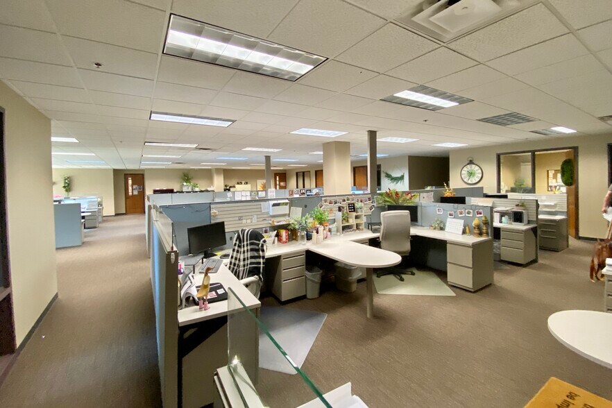 More Photos Of 3101 N 4th Ave, Sioux Falls Flex For Sale