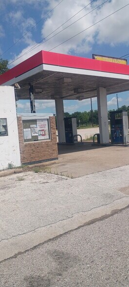 More Photos Of 15518 Highway 36, Needville Service Station For Lease