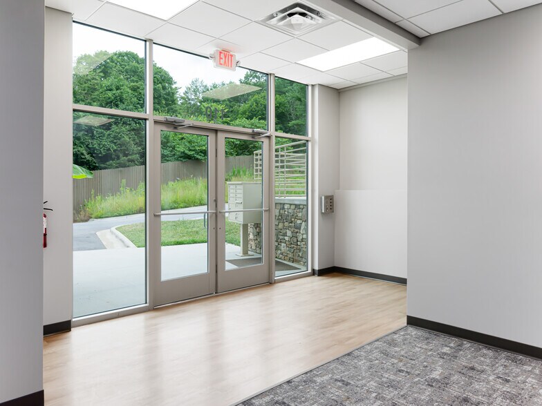 More Photos Of 559 Long Shoals Rd, Arden Medical For Lease