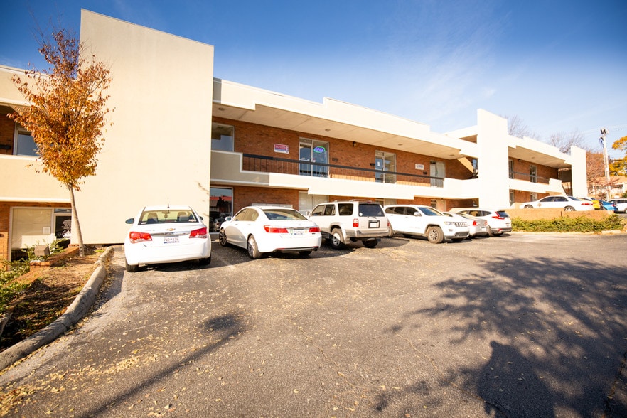 More Photos Of 2320 E North St, Greenville Office For Sale