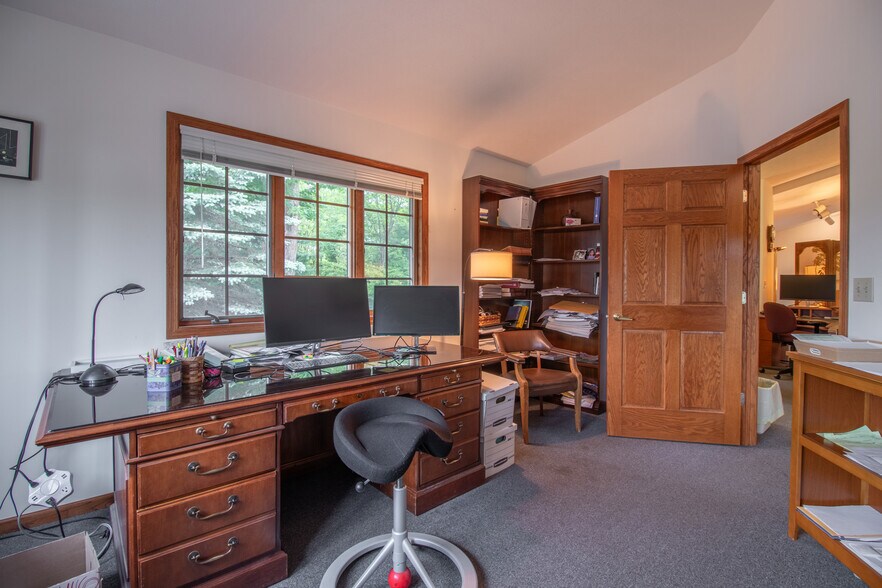 More Photos Of 375 N McClellan Ave, Marquette Office For Sale