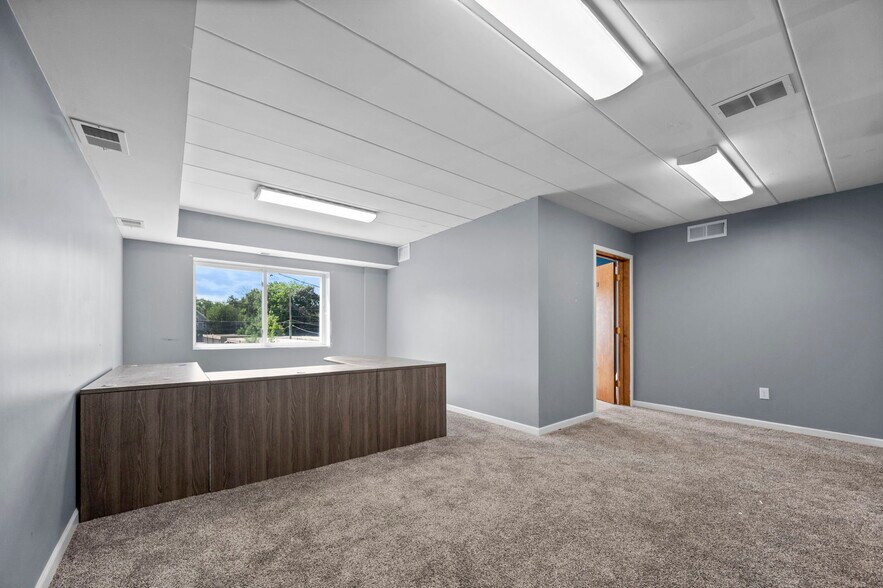 More Photos Of 735-737 Snelling Ave N, Saint Paul Storefront Retail Office For Lease