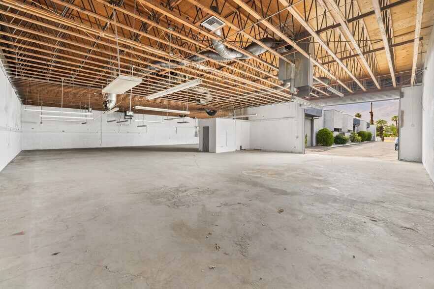 More Photos Of 800 S Vella Rd, Palm Springs Warehouse For Lease