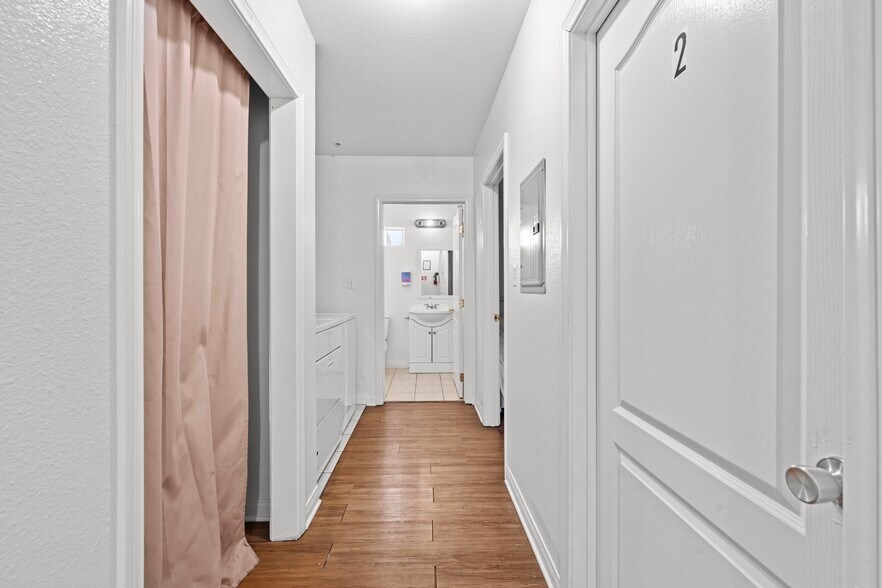 More Photos Of 14203 Sylvan St, Van Nuys Apartments For Lease