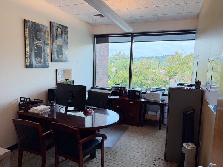 More Photos Of 8060 SW Pfaffle St, Tigard Office For Sale