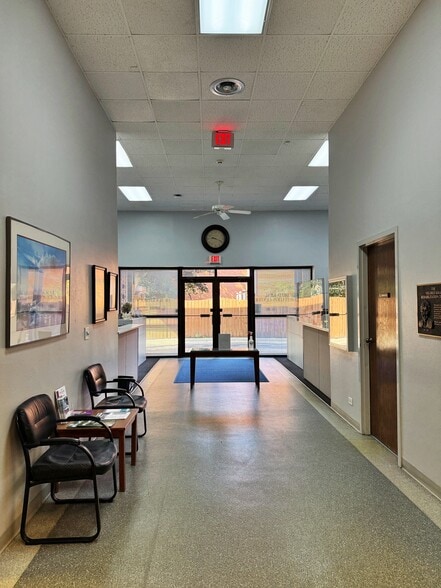 More Photos Of 706 N Main St, Rockford Medical For Lease