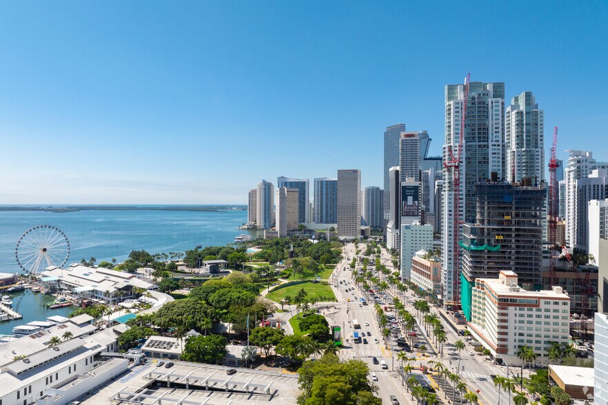 More Photos Of 340 Biscayne Blvd, Miami Hotel For Sale