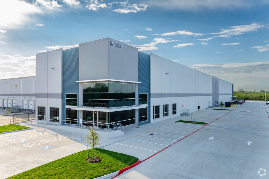 More Photos Of 5803 Old Highway 146, Seabrook Distribution For Lease