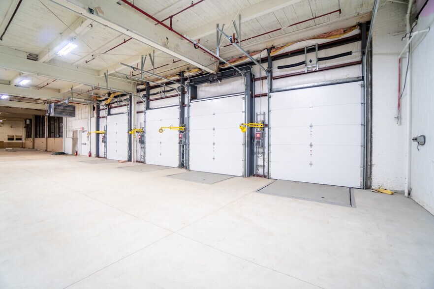 More Photos Of 4041 N Richards St, Milwaukee Manufacturing For Lease