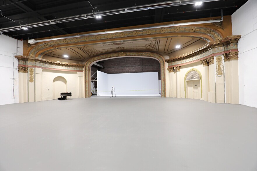 More Photos Of 323 Wall St, Kingston Theater Concert Hall For Lease