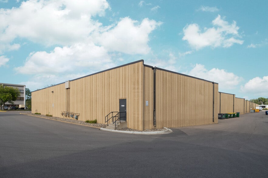 More Photos Of 7850-7890 12th Ave E, Bloomington Showroom For Lease