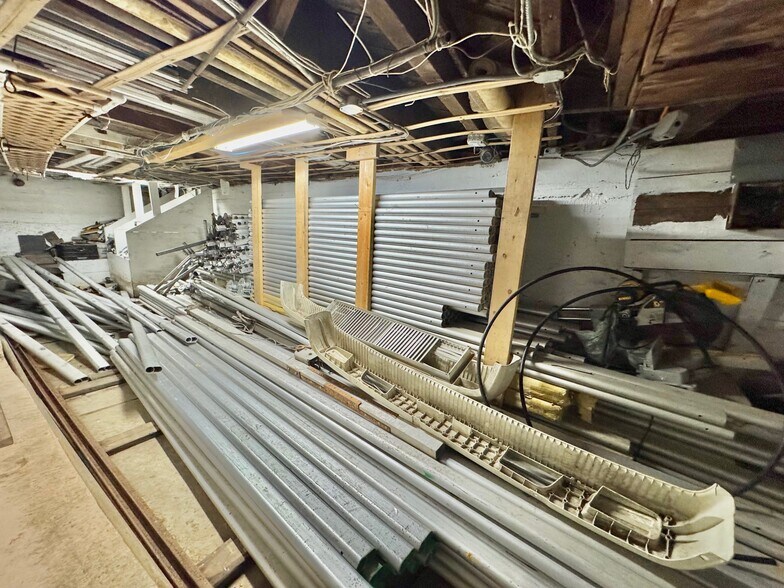 More Photos Of 81 Sheridan Blvd, Inwood Warehouse For Sale