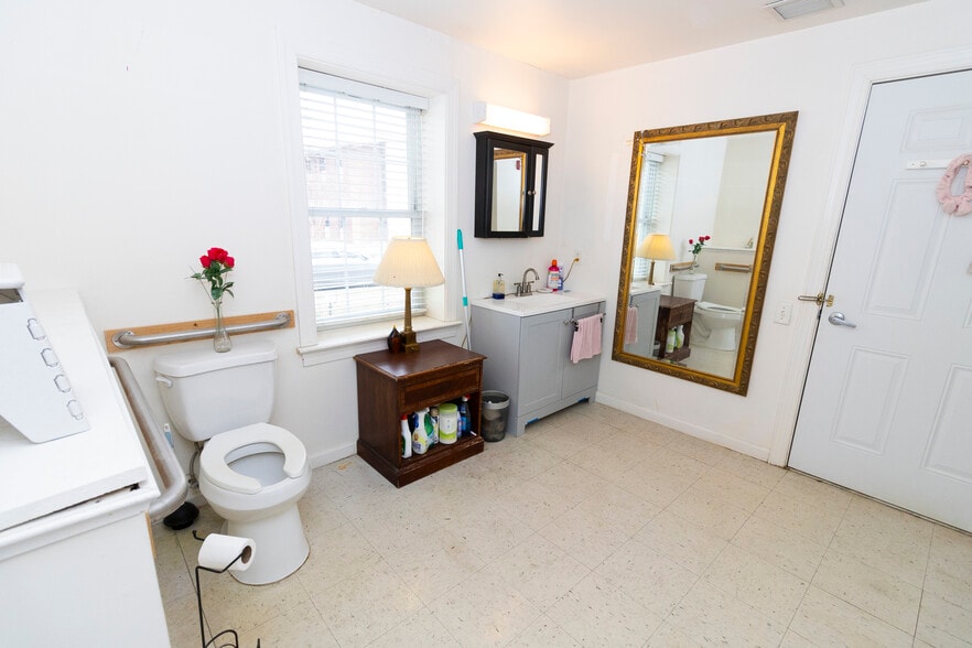More Photos Of 153 Courtney St, Newark Apartments For Sale