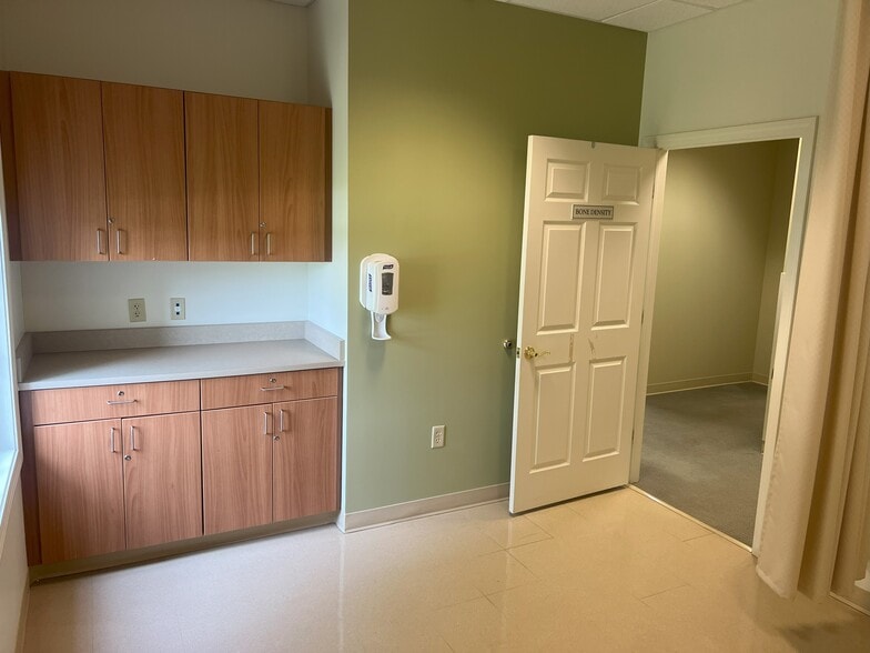 More Photos Of 21 Liberty Dr, Hebron Medical For Sale