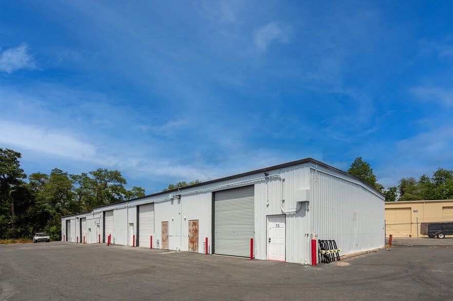 More Photos Of 5753 Auburn Blvd, Sacramento Warehouse For Lease