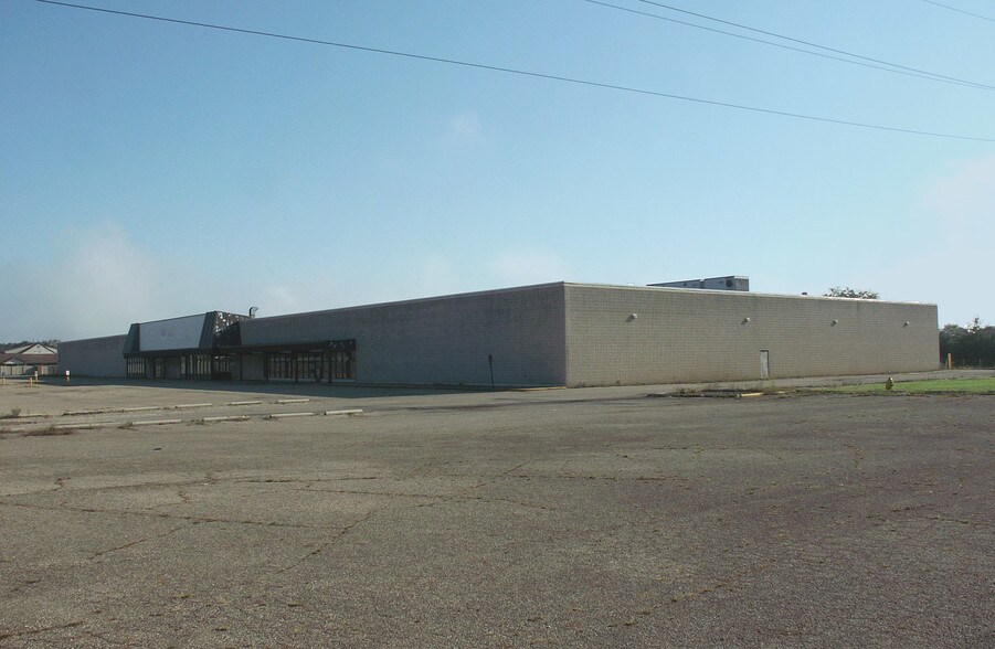 More Photos Of 1660-1680 N 21st St, Newark General Retail For Lease