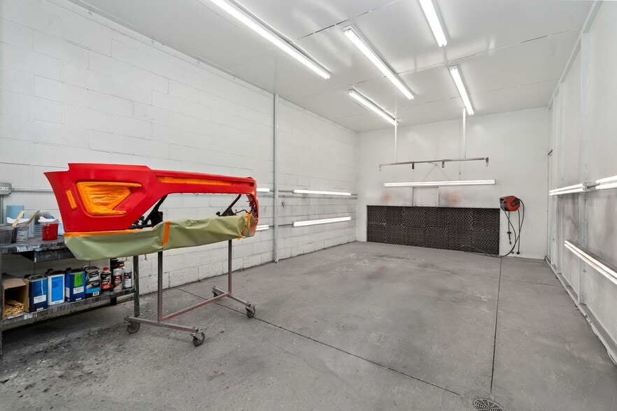 More Photos Of 5512 W 79th St, Burbank Storefront Retail Residential For Sale