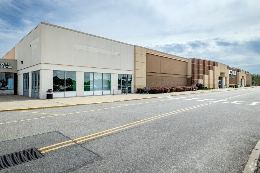 More Photos Of 403-421 Commack Rd, Deer Park Unknown For Lease