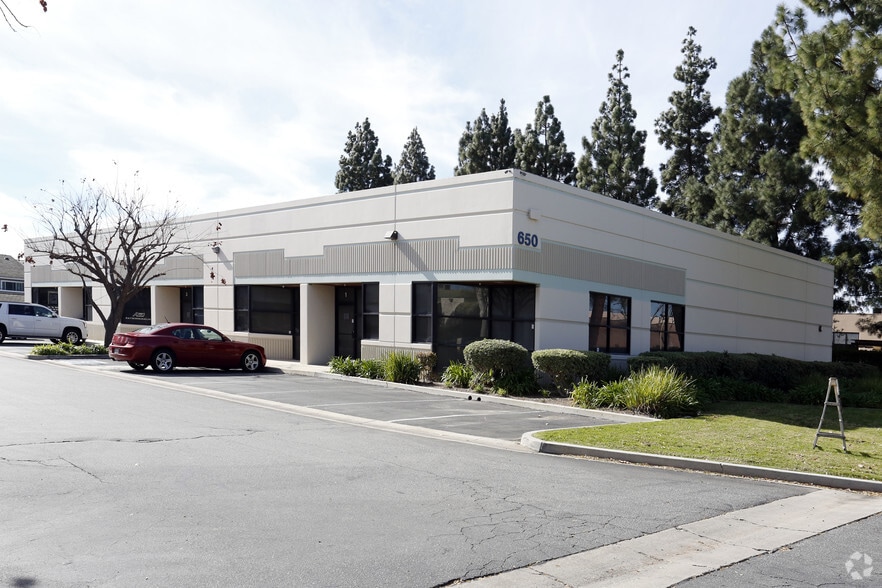 Primary Photo Of 650 Flinn Ave, Moorpark Warehouse For Lease