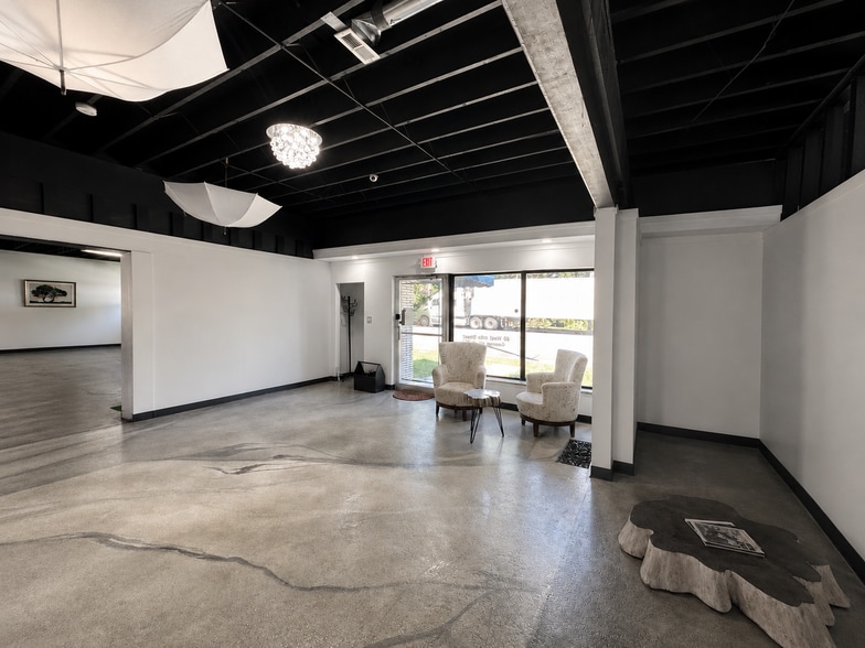 More Photos Of 44 W Lincoln Hwy, Chicago Heights Office For Lease