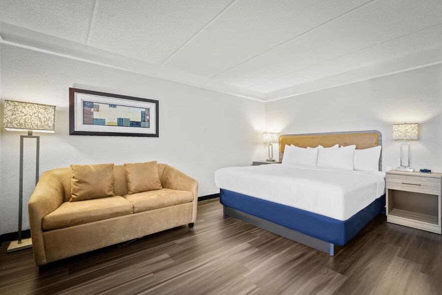More Photos Of 8730 NW 27th St, Miami Hotel For Sale