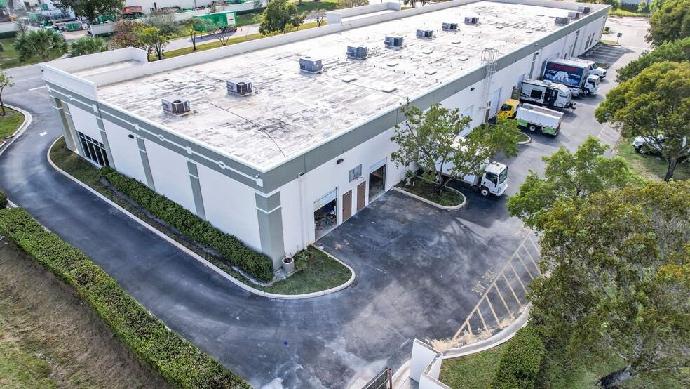 More Photos Of 11931-11971 NW 37th St, Coral Springs Warehouse For Sale