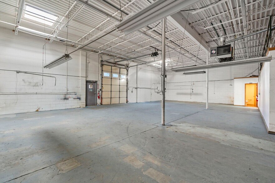 More Photos Of 700-710 Hamel Rd, Hamel Warehouse For Sale