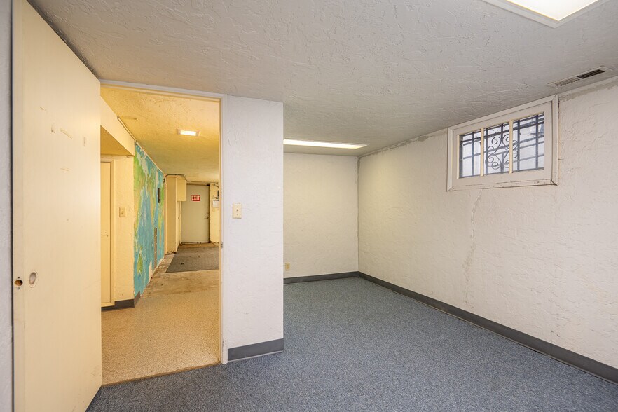 More Photos Of 990 W 7th Ave, Eugene Office For Sale