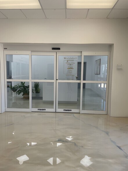 More Photos Of 14251 SW 42nd St, Miami Restaurant For Lease